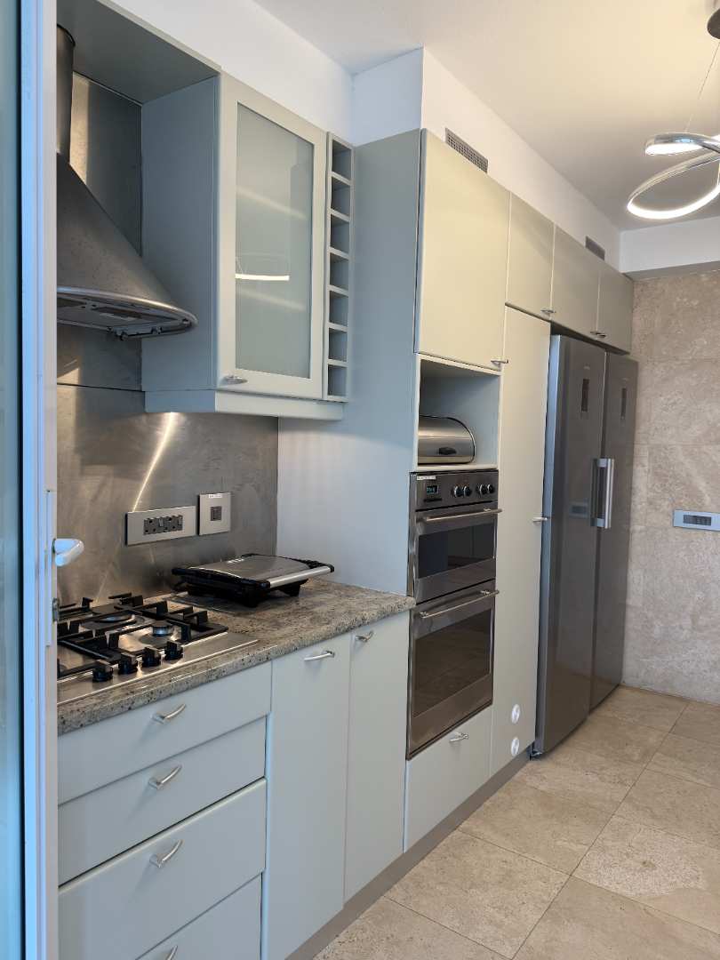 To Let 3 Bedroom Property for Rent in Sea Point Western Cape